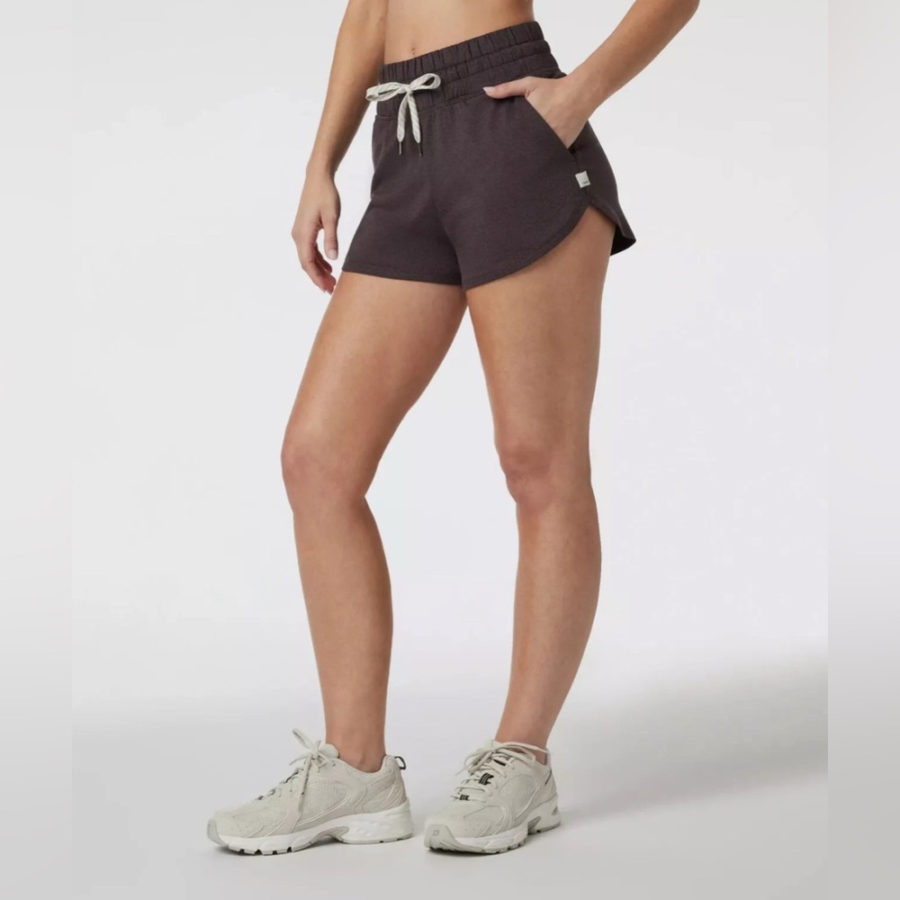 VUORI Halo 2.0 Performance Shorts in Womens Large Sangria Heather